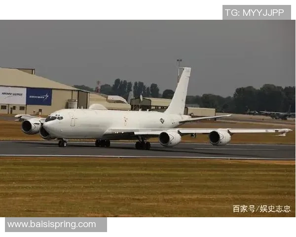 足球明星乘私人飞机归乡与家人团聚展现温馨一幕