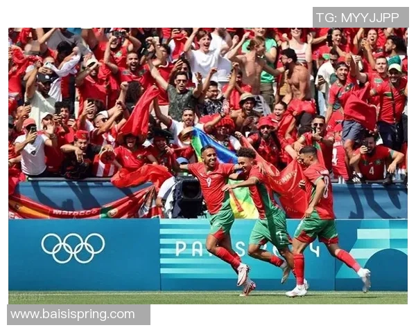 足球明星队在比赛中的精彩表现引发球迷热烈追捧与媒体广泛关注